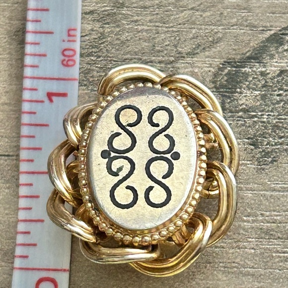 Vintage Gold Tone Etched Oval Clip-On Earrings - Picture 2 of 6